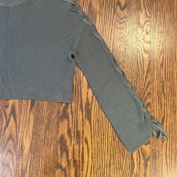 Babaton Cropped Knit Sweater - Picture 4 of 6